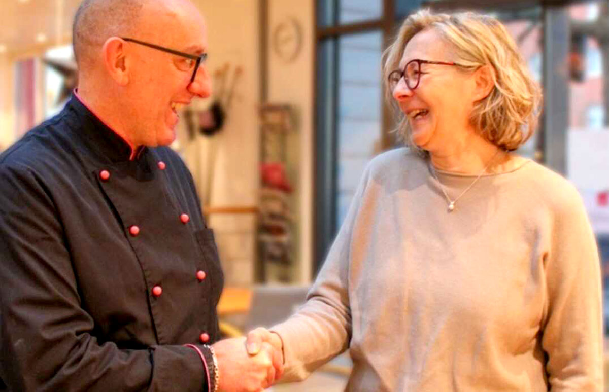 40 Jahre Fleischli, Jubiläum der Conditorei und Bäckerei in Zürch: Historisches Foto von einem Buffet