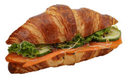 Laugengipfel mit Lachs und Meerrettichschaum