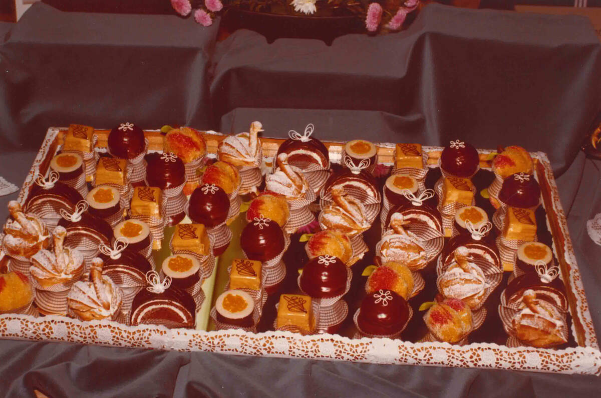 40 Jahre Fleischli, Jubiläum der Conditorei und Bäckerei in Zürch: Historisches Foto von Backwaren